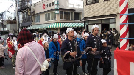 華やかで雅を感じさせる踊りとお囃子は芸妓衆の芸に対峙する厳しさと誇りを感じさせるものでした。